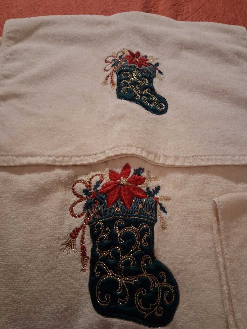 3pc White Christmas Stocking Bathroom Towel Set.